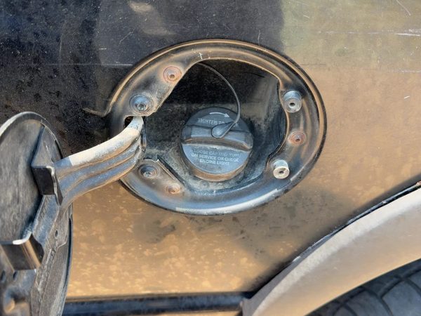 2002-2005 Dodge Ram 1500 Fuel Filler Neck Assembly With Gas Cap Oem 52102554Ab — photo 3