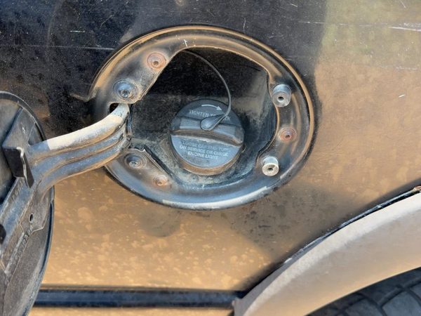 2002-2005 Dodge Ram 1500 Fuel Filler Neck Assembly With Gas Cap Oem 52102554Ab — photo 2