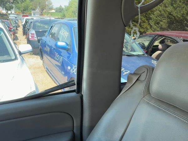 2000-2006 Chevy Suburban 1500 Passenger Right Upper B-Pillar Trim Panel Gray 92I — photo 2