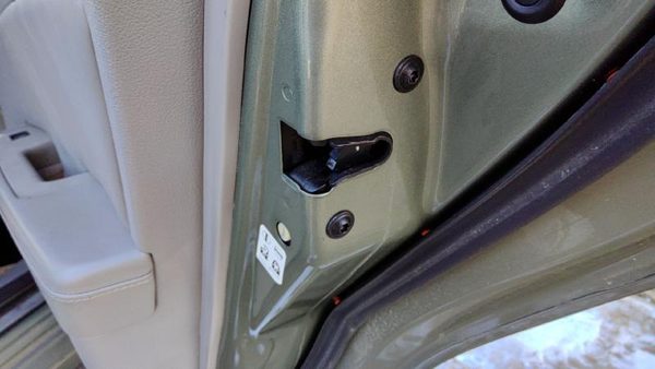 2005-2011 Cadillac Sts Passenger Right Rear Door Latch With Rods/Cables Oem Back — photo 1