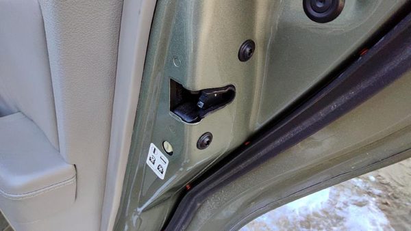 2005-2011 Cadillac Sts Passenger Right Rear Door Latch With Rods/Cables Oem Back — photo 2