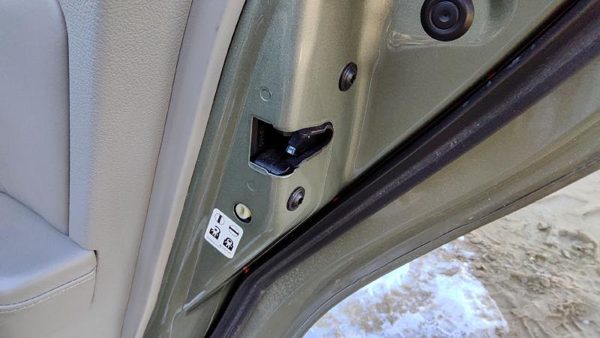 2005-2011 Cadillac Sts Passenger Right Rear Door Latch With Rods/Cables Oem Back — photo 4