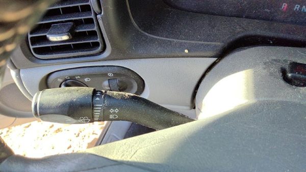 00-03 Taurus Turn Signal Switch Windshield Wiper Column Control Lever Assembly — photo 1