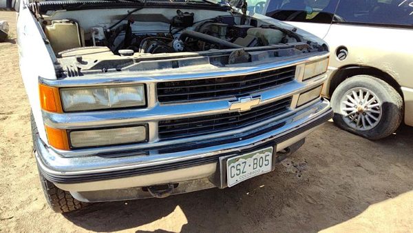 1995 Chevy Pickup 1500 Grille Cracked — photo 1