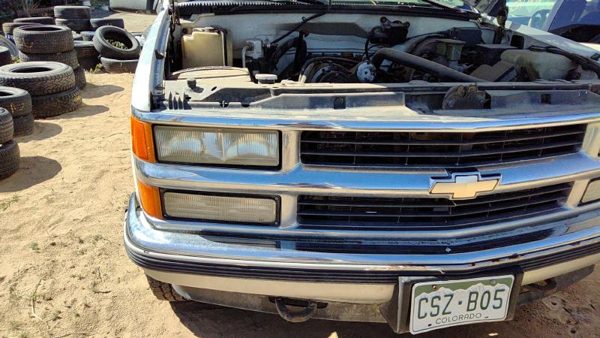 1995 Chevy Pickup 1500 Grille Cracked — photo 2