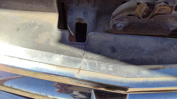 1995 Chevy Pickup 1500 Grille Cracked — photo 8