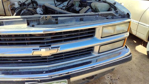 1995 Chevy Pickup 1500 Grille Cracked — photo 4