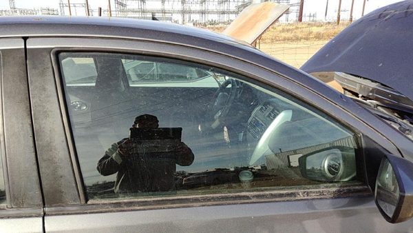 2013-2019 Nissan Versa Passenger Right Front Side Window Door Glass Oem — photo 1