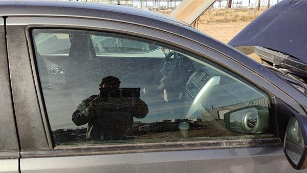 2013-2019 Nissan Versa Passenger Right Front Side Window Door Glass Oem — photo 2