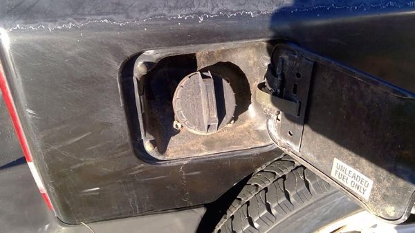 1990-1996 Geo Tracker Fuel Filler Neck Assembly With Gas Cap Oem 91176026 — photo 3