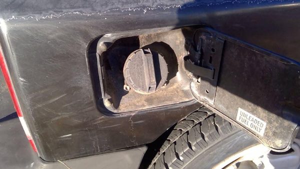 1990-1996 Geo Tracker Fuel Filler Neck Assembly With Gas Cap Oem 91176026 — photo 2