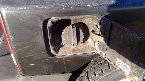 1990-1996 Geo Tracker Fuel Filler Neck Assembly With Gas Cap Oem 91176026 — photo 4