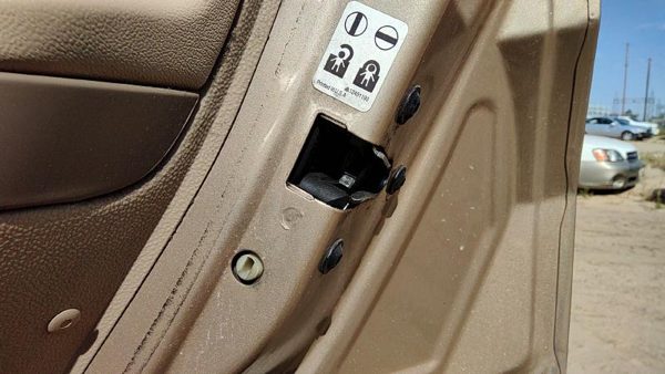 2006-2011 Chevy Hhr Passenger Right Rear Door Latch With Rods/Cables Oem Back — photo 3