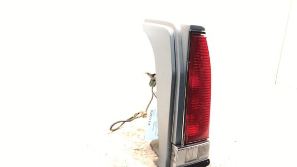 1988-1991 Chrysler New Yorker Passenger Right Tail Light Brake Lamp Rear chipped — photo 1