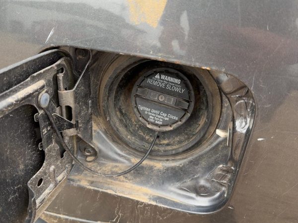 2005-2006 Nissan Altima Fuel Filler Neck Assembly With Gas Cap Oem From 01/05 — photo 3