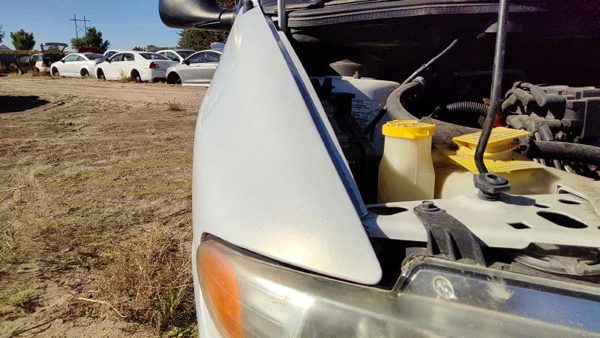 1996-2000 Town & Country Passenger Right Front Fender Oem Pwp Golden White Hail — photo 2