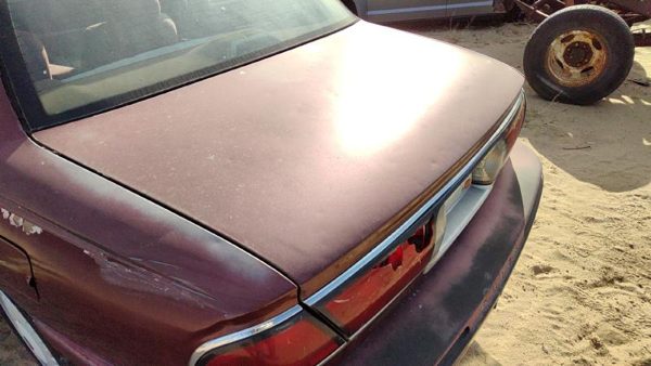 1998 Buick LeSabre Trunk/decklid/hatch/tailgate Maroon Hail 25665723 — photo 2
