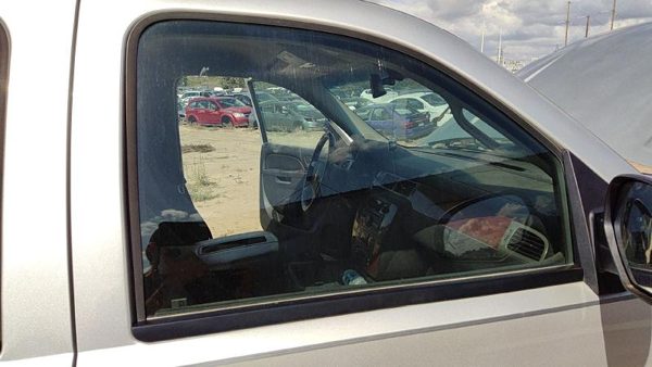 2007-2014 Chevy Tahoe Passenger Right Front Side Window Door Glass Oem 15175144 — photo 1
