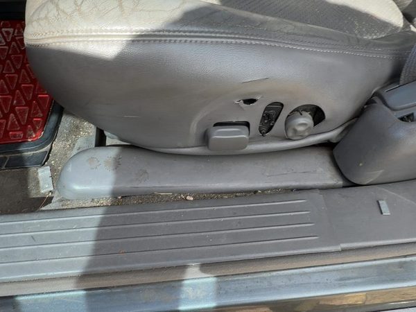 98-04 Seville Driver Left Power Seat Track With Motors Only Oem Dark Gray 145 — photo 2