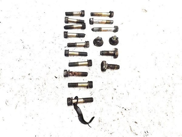 86-97 Nissan Hardbody Pickup Transfer Case Bolts Hardware — photo 4