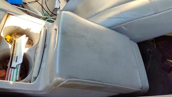 2005 Cadillac Sts Center Console Assembly Oem Arm Rest Fold Down Gray 132 — photo 2