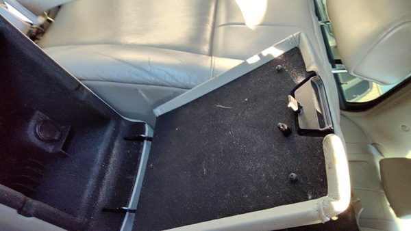 2005 Cadillac Sts Center Console Assembly Oem Arm Rest Fold Down Gray 132 — photo 5