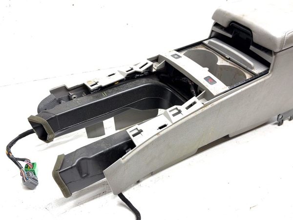 2005 Cadillac Sts Center Console Assembly Oem Arm Rest Fold Down Gray 132 — photo 7