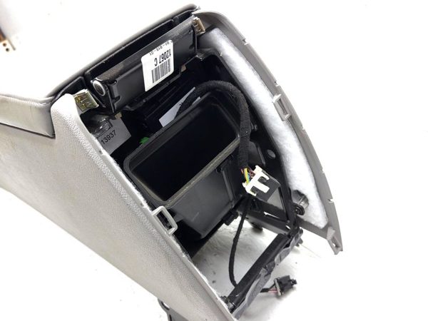 2005 Cadillac Sts Center Console Assembly Oem Arm Rest Fold Down Gray 132 — photo 10