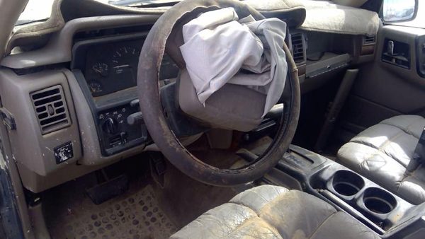 1993 Jeep Grand Wagoneer — vehicle photo 2