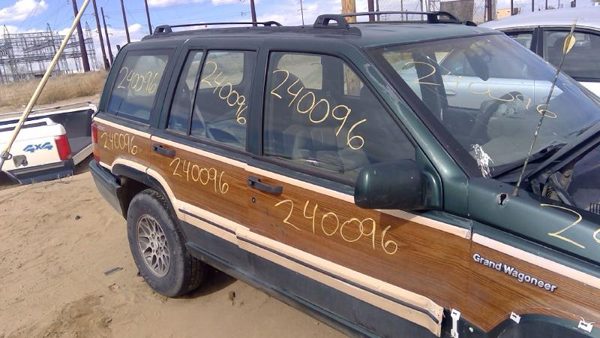 1993 Jeep Grand Wagoneer — vehicle photo 9