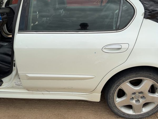 2000 INFINITI I30 Rear Door LH White — photo 2