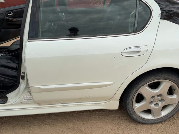 2000 INFINITI I30 Rear Door LH White — photo 3