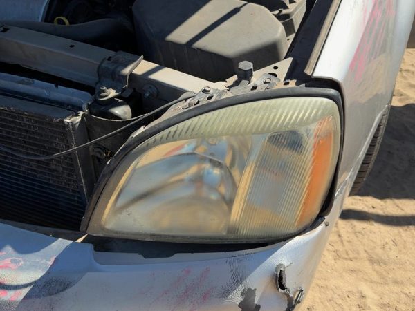 2005 Cadillac Deville Headlamp Assembly LH — photo 1