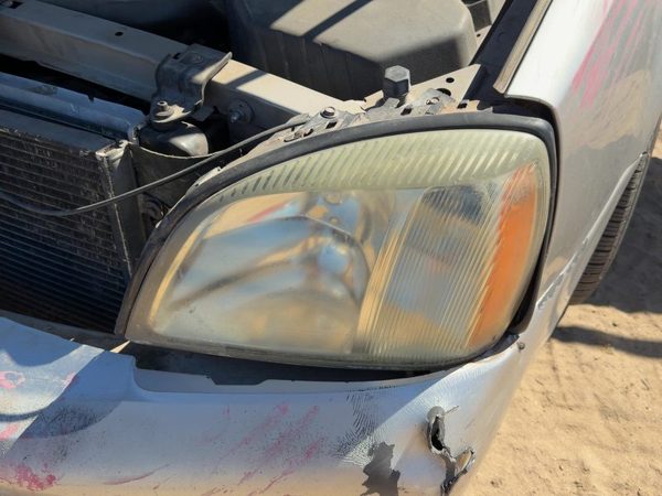 2005 Cadillac Deville Headlamp Assembly LH — photo 2