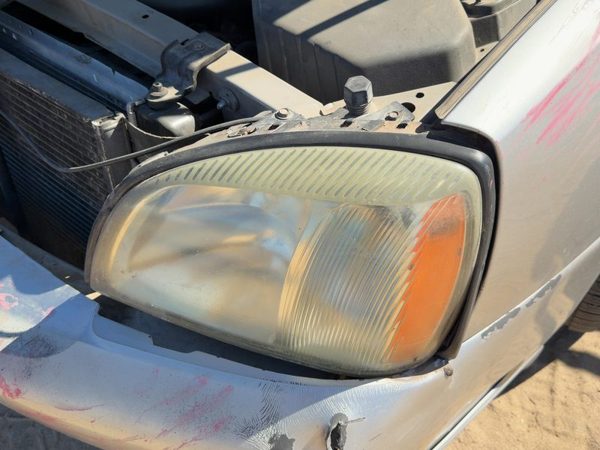 2005 Cadillac Deville Headlamp Assembly LH — photo 4