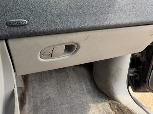 05-09 Equinox Glove Box Assembly Complete Door With Latch Oem Light Gray 14B — photo 4