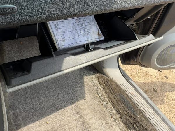 05-09 Equinox Glove Box Assembly Complete Door With Latch Oem Light Gray 14B — photo 5