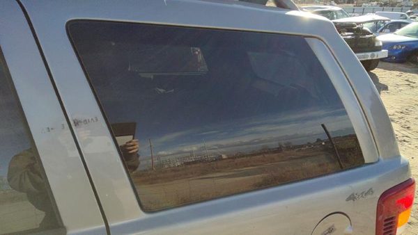 1999-2004 Jeep Grand Cherokee Driver Left Rear Quarter Glass Back Side Window — photo 1