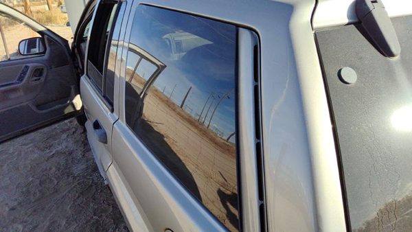 1999-2004 Jeep Grand Cherokee Driver Left Rear Quarter Glass Back Side Window — photo 3