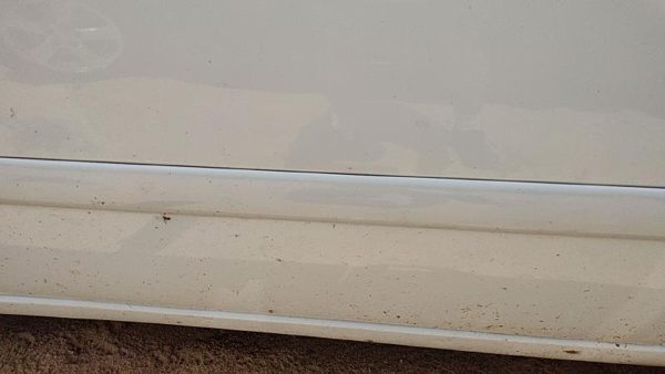 00-07 Focus Station Wagon Driver Left Front Moulding From Door Trim Strip White — photo 4