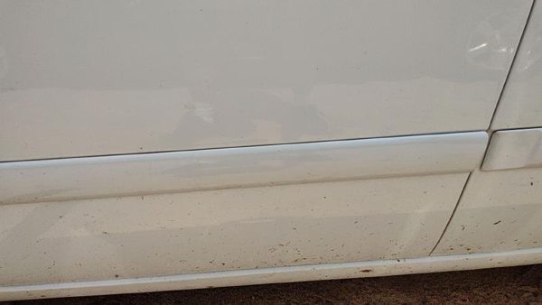 00-07 Focus Station Wagon Driver Left Front Moulding From Door Trim Strip White — photo 3