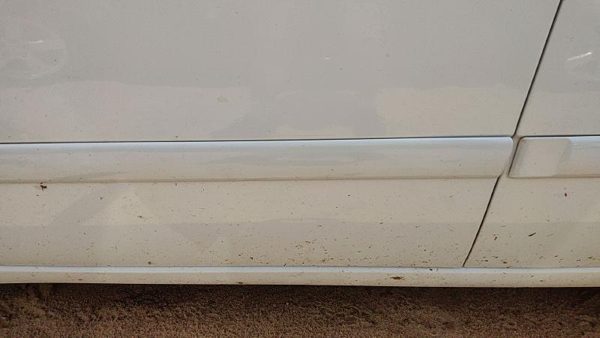 00-07 Focus Station Wagon Driver Left Front Moulding From Door Trim Strip White — photo 2