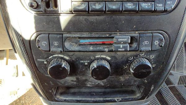 2004-2007 Dodge Caravan Temperature Control Module In Dash Heater Ac Head Unit — photo 1