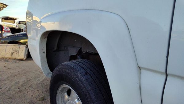 2001-2006 Chevy Suburban Passenger Right Rear Wheel Flare Moulding Oem Back — photo 4
