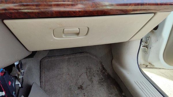 04-08 New Style Malibu Glove Box Assembly Door With Latch 3.5L 2.2L Neutral 52E — photo 2