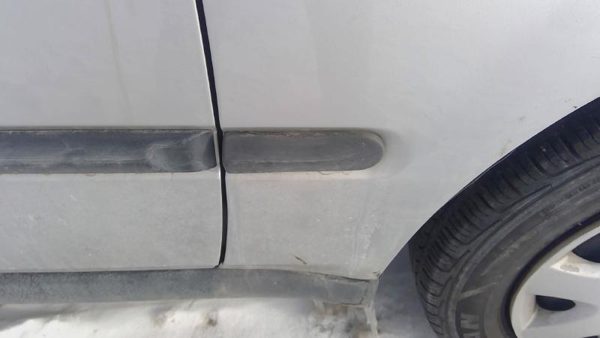1996-2000 Honda Civic Passenger Right Moulding From Fender Oem Trim Strip — photo 1