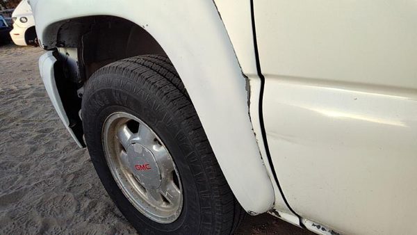 03-07 Suburban Driver Left Front Wheel Flare Moulding Fender 50U Summit White — photo 7