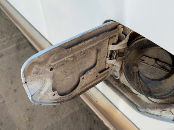 1996-1998 Mercury Villager Fuel Tank Door With Hinge Gas Lid Oem Filler White Zc — photo 3