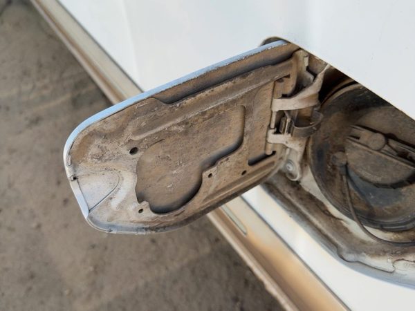 1996-1998 Mercury Villager Fuel Tank Door With Hinge Gas Lid Oem Filler White Zc — photo 5