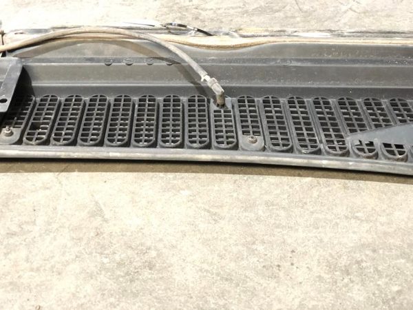 02 Ford F250 Super Duty Windshield Wiper Cowl Vent Trim Panel Grille Powerstroke — photo 14